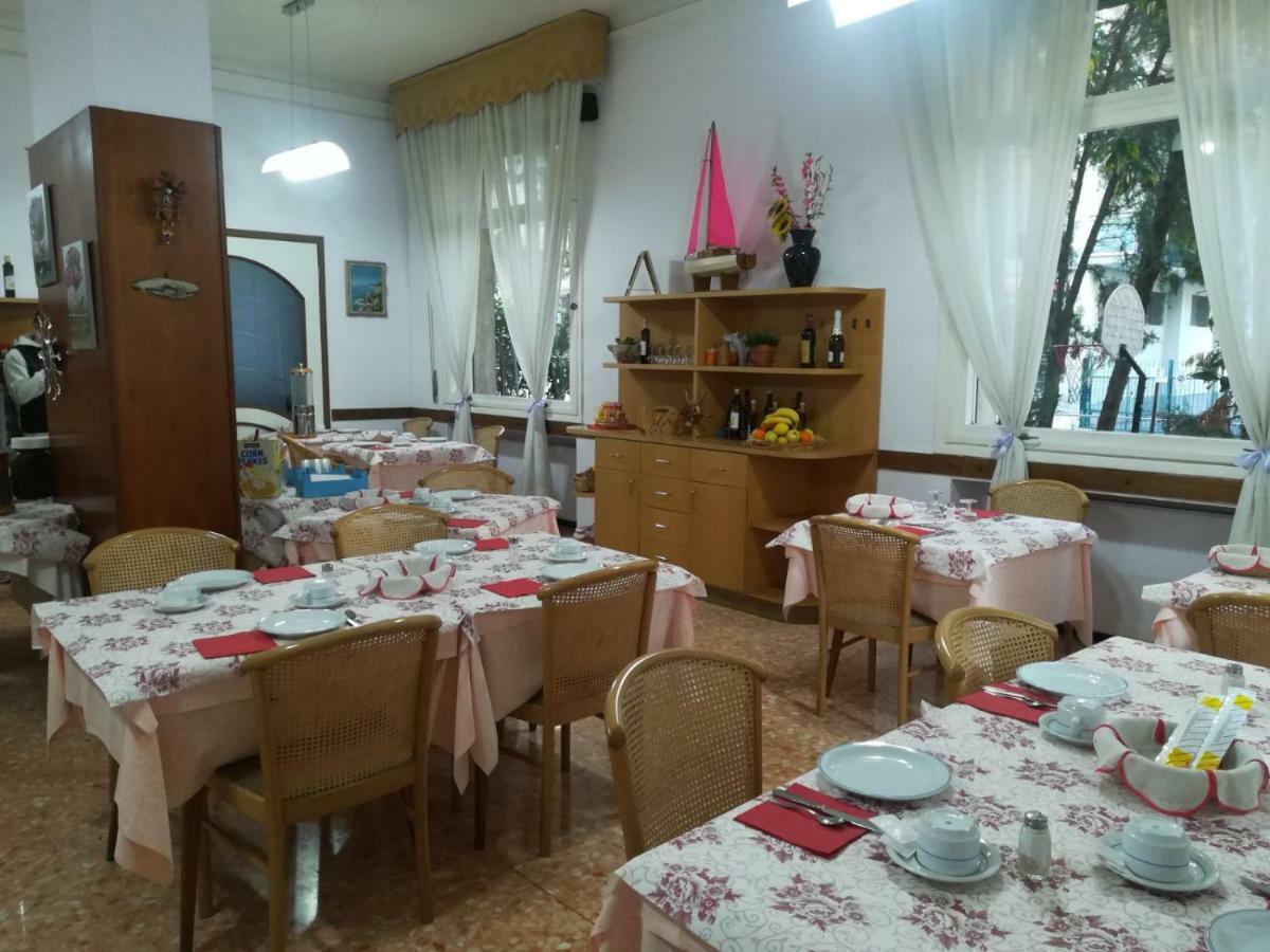 Hotel Olimpia Алассіо Екстер'єр фото