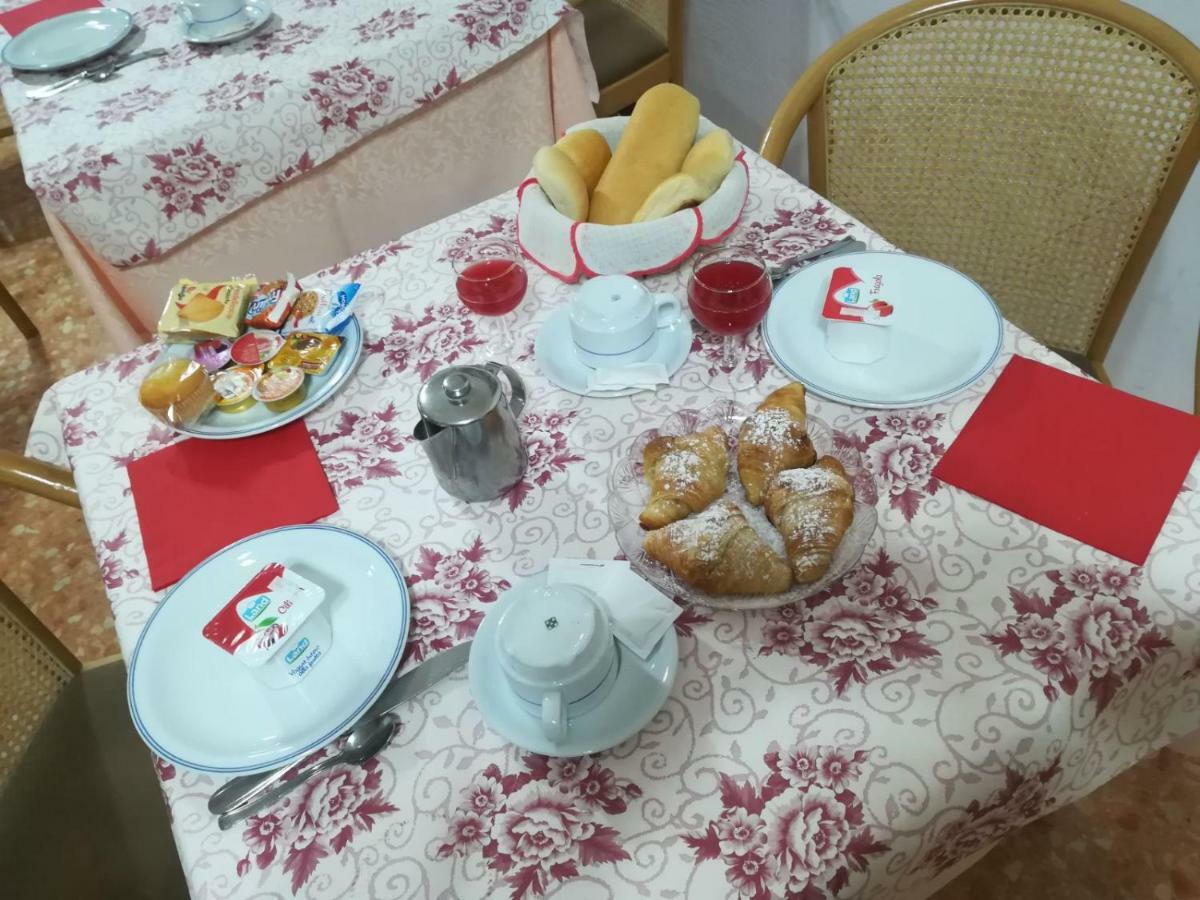 Hotel Olimpia Алассіо Екстер'єр фото