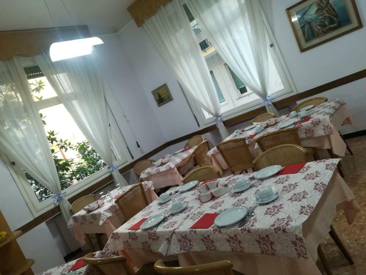 Hotel Olimpia Алассіо Екстер'єр фото